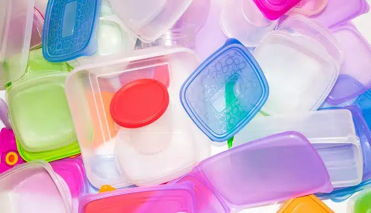 چرا ظروف پلاستیکی بوی نامطبوعی دارند؟