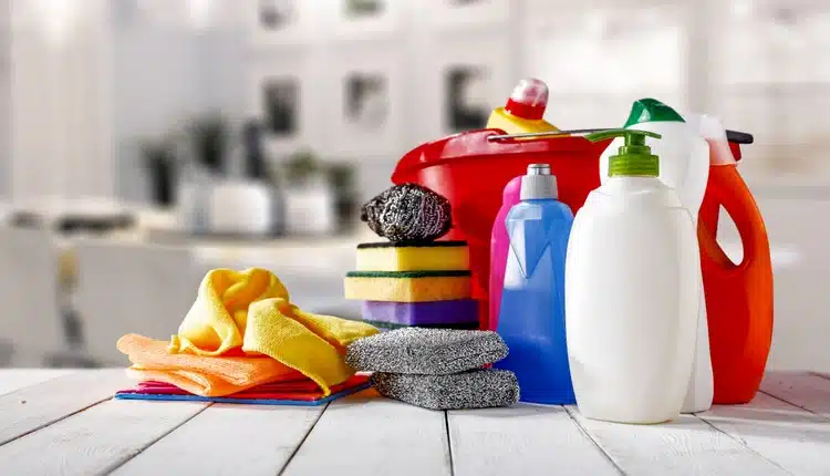 بررسی روش‌های سازگار برای پاکسازی ظروف پلاستیکی زرد و کدر